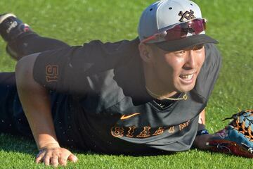 練習で汗を光らせる浅野翔吾