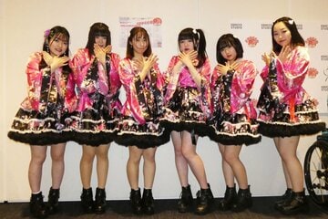 デビューした「Ｍｉｋｏｔｏ」の(左から)楠ちよこ、三井おと、高橋美優、星野まいむ、神楽りな、高宮日菜