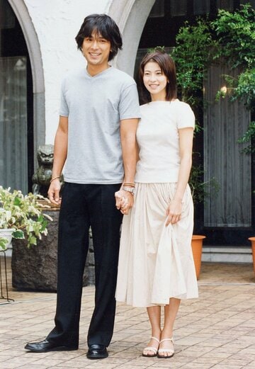 江口洋介と手をつなぐ森高千里（１９９９年）