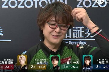 「髪に飾りを…」と石井選手