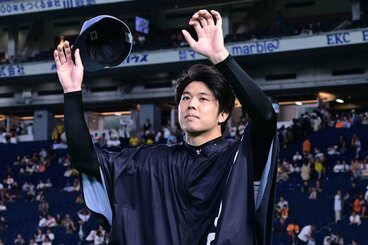 ヒーローインタビューに登場した阪神・才木