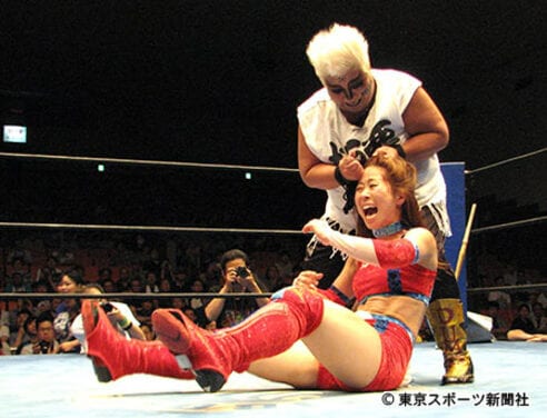 【激レア！】WWE TLC 2010 大会記念 非売品 パイプイス 藤本を血祭り！ダンプがアイスリボン勢に激辛アドバイス | 東スポWEB