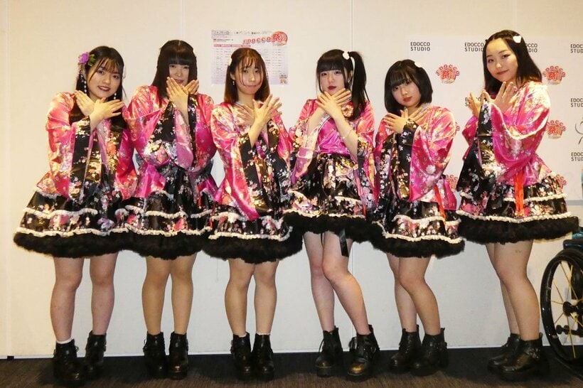 デビューした「Ｍｉｋｏｔｏ」の(左から)楠ちよこ、三井おと、高橋美優、星野まいむ、神楽りな、高宮日菜