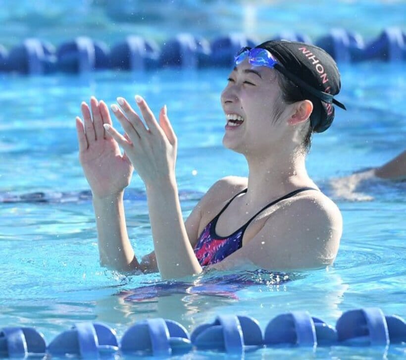  公開練習で笑顔を見せる池江璃花子（東スポWeb）