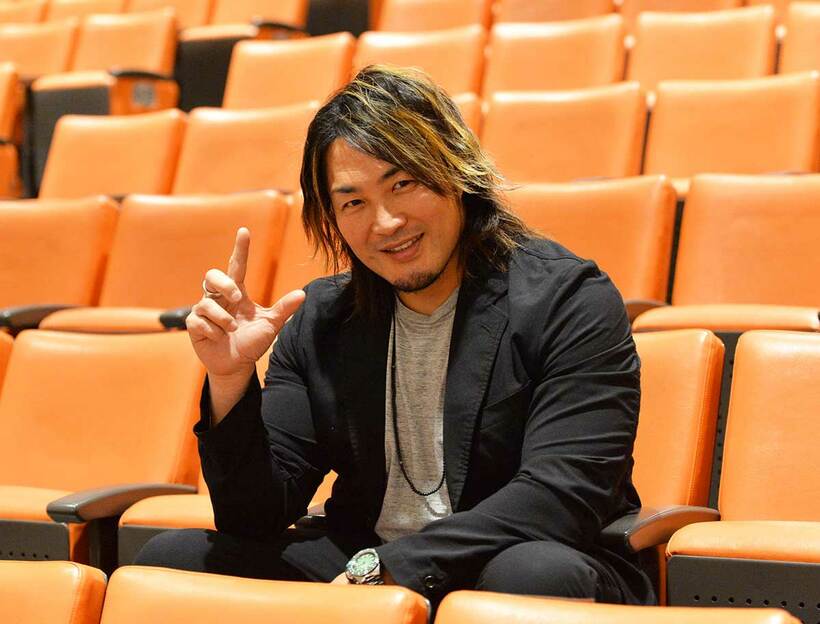  後楽園ホールでのデビュー戦を振り返った棚橋（東スポWeb）