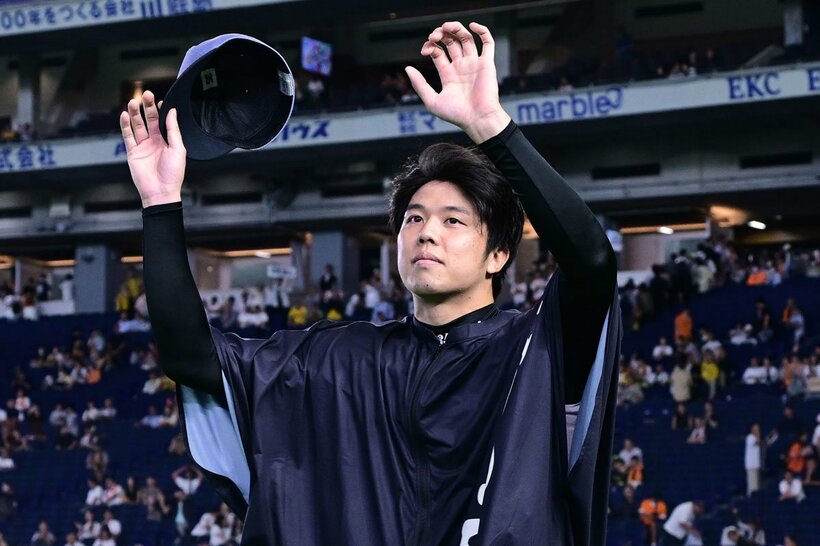 ヒーローインタビューに登場した阪神・才木