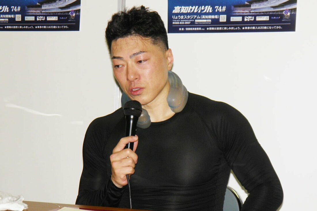 悲しみをこらえ、言葉を絞り出す新田祐大
