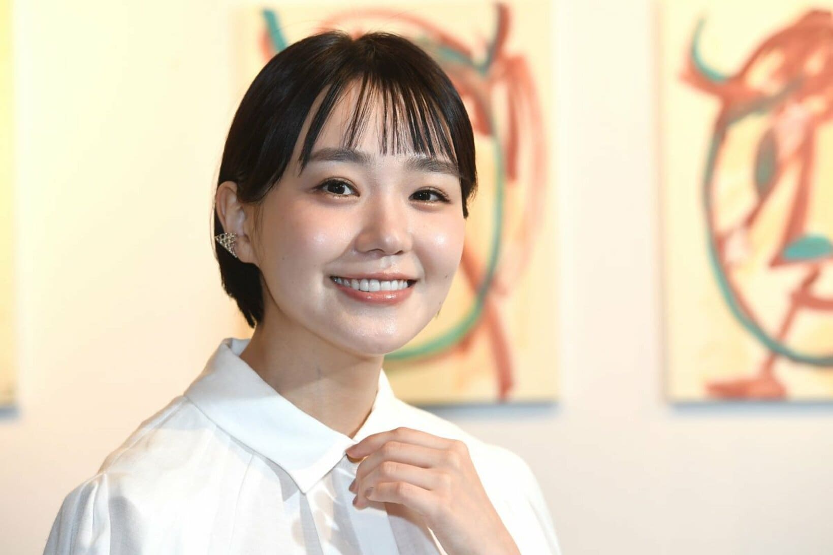ナチュラルな笑顔の奈緒