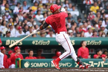 ８回に豪快な１号２ランを放った広島・モンテロ