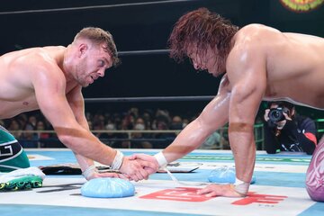 健闘を称えるオスプレイ（左）と海野