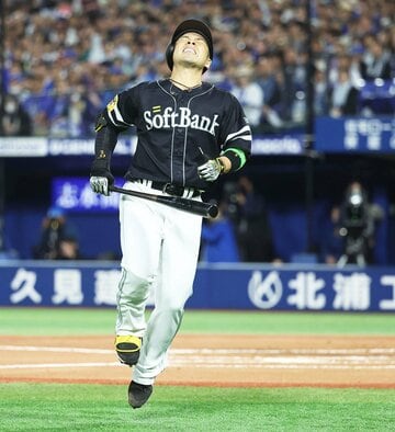 前日５日に右足首に死球を受け、６日のDeNA戦を休んだソフトバンク・近藤健介