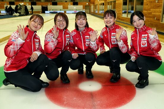 ＳＣ軽井沢クラブの（左から）上野結生、西室淳子、金井亜翠香、上野美優、両川萌音