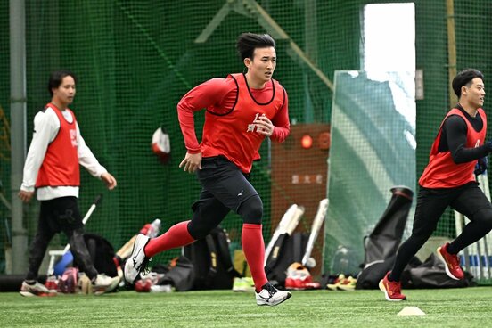 シャトルランで走りこむ斉藤汰直