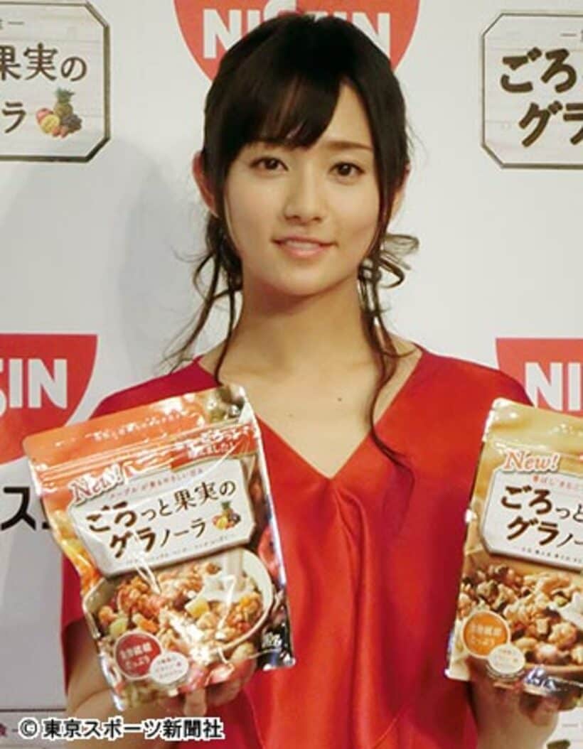 「ごろっとグラノーラ」の新ＣＭ発表会に出席した木村
