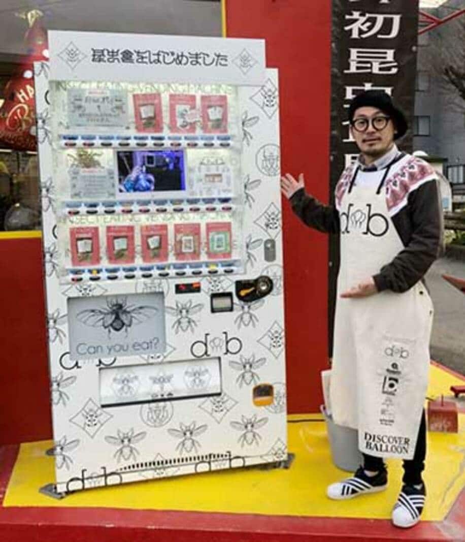  世界初の「昆虫食」自動販売機を設置した友田敏之さん