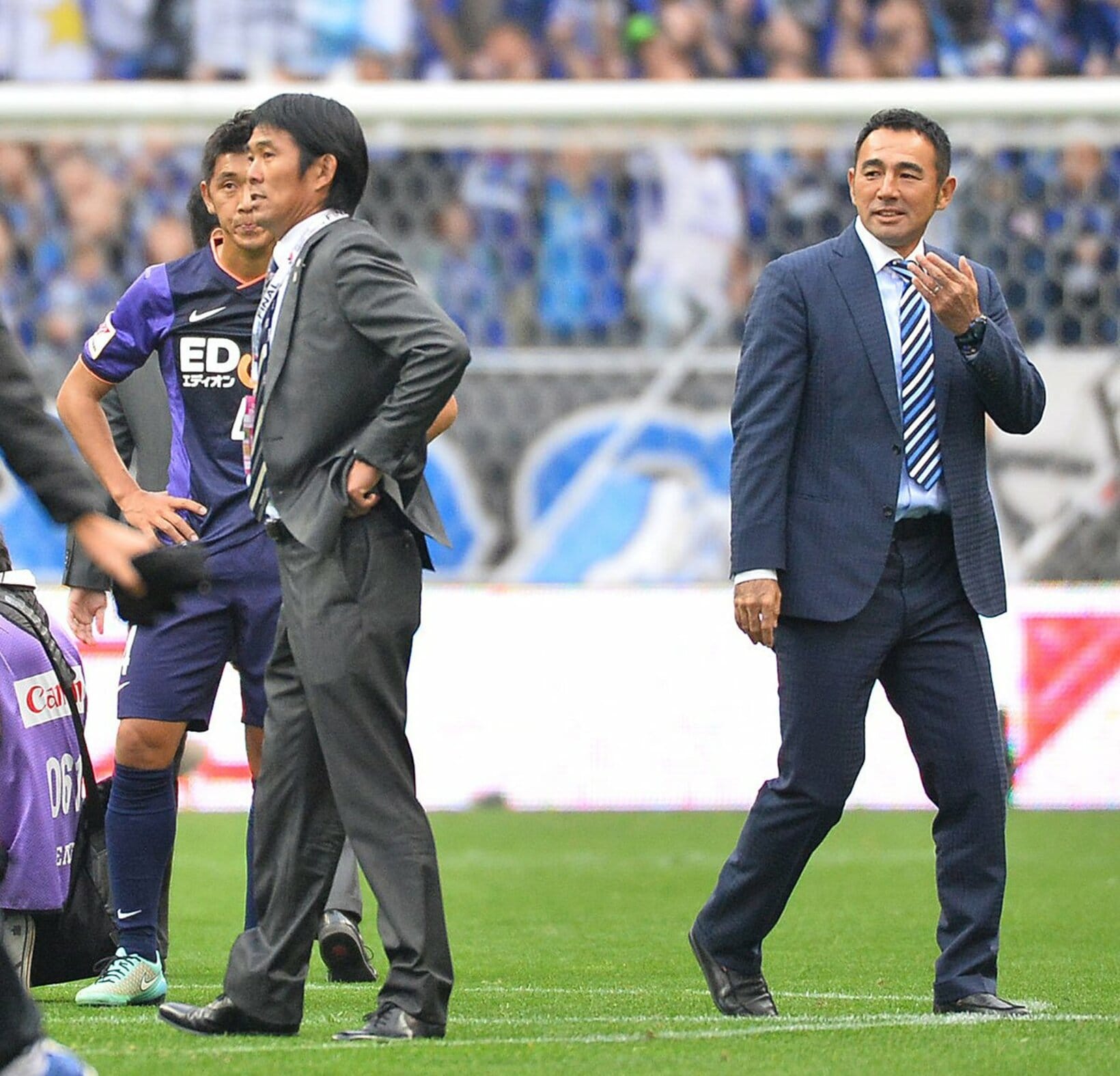 Ｇ大阪監督時代、森保監督(左)率いるＪ１広島とナビスコ杯決勝で激突している長谷川氏（2014年）