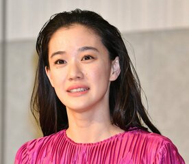  “社長”に就任した蒼井優（東スポWeb）