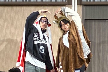 中山礼都(右)とともにトークショーに登場した巨人・大勢