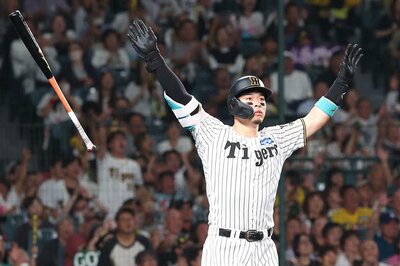 写真：【阪神】佐藤輝明が100打点＆40本塁打 シーズン最終戦で