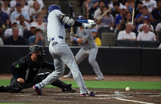 バットを折りながらも安打を放った大谷翔平（ロイター）