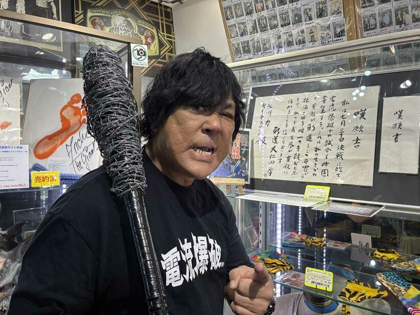 長州力に宛てた嘆願書を前に青木にエールを送った大仁田