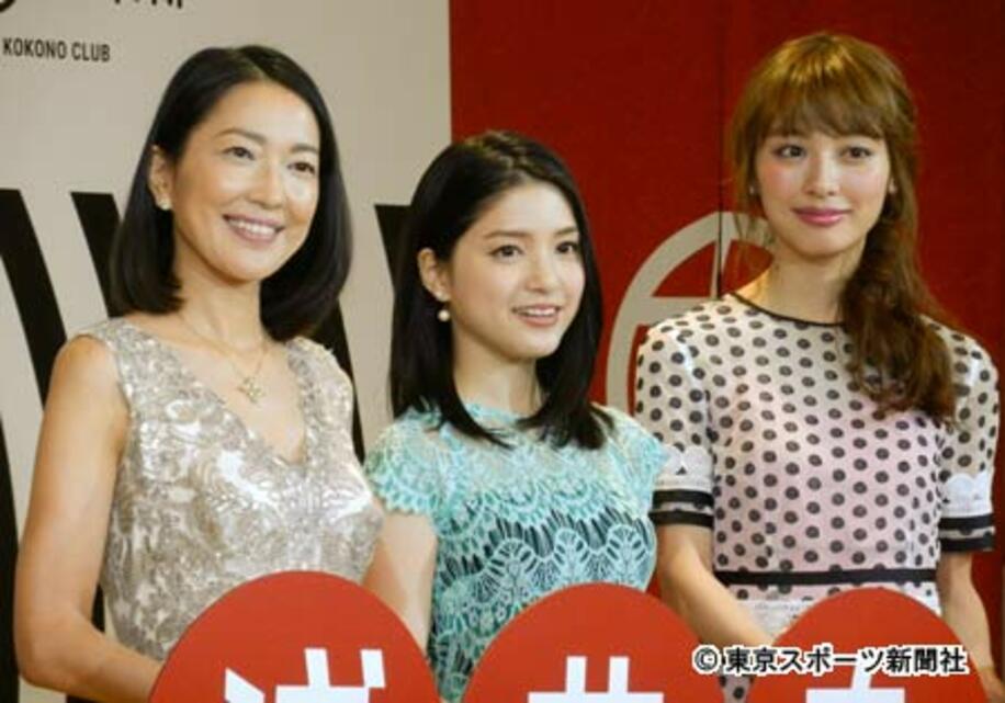 「浅草九劇」製作発表会見に出席した（左から）羽田美智子、川島海荷、内田理央