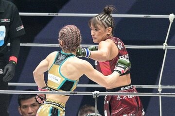 強烈な左で伊澤星花(左)からダウンを奪ったRENAだったが…