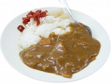  カレーを食べて汗をかこう（写真はイメージ）