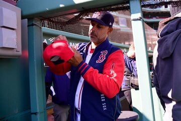 レッドソックス退団後の進路も注目されているコーラ前監督（ロイター）