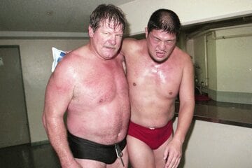 スタン・ハンセン（左）とのタッグで最強タッグリーグに出場した田上明（１９９９年１２月）