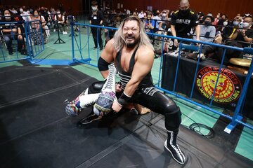  場外で棚橋をいたぶるＥＶＩＬ