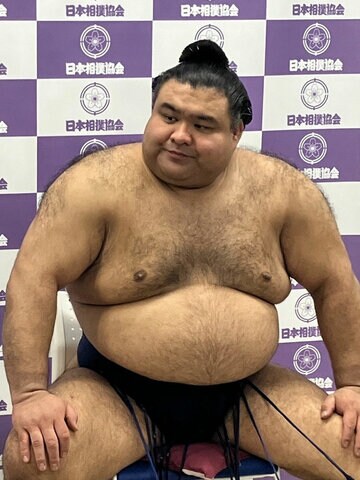 大相撲トーナメントで優勝した高安