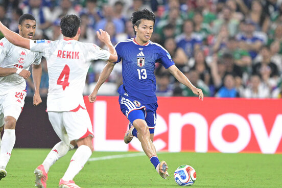 中村敬斗はソックスの短さでも注目の的