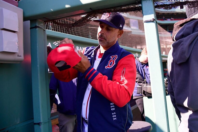 レッドソックス退団後の進路も注目されているコーラ前監督（ロイター）