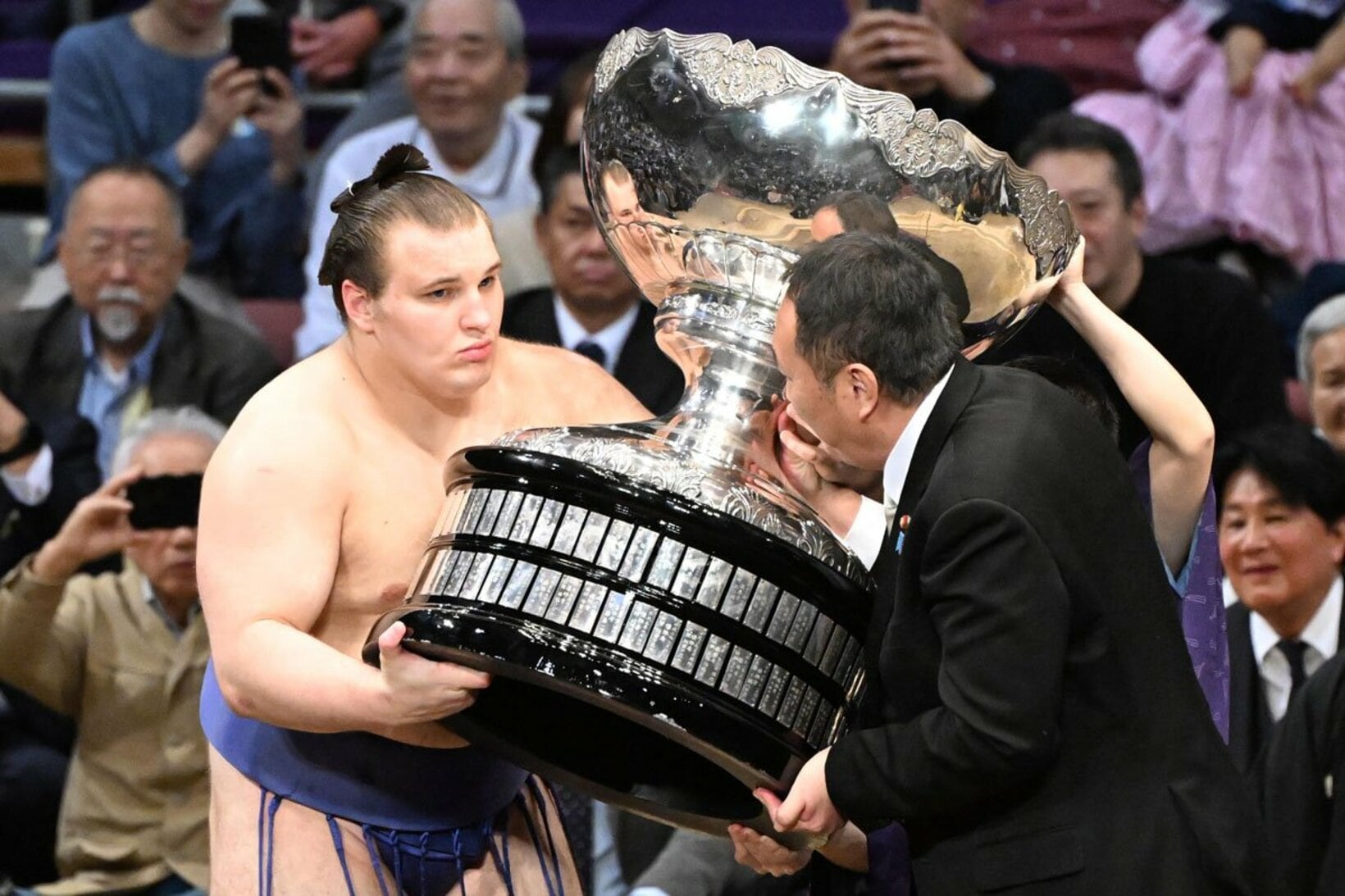 写真：【大相撲】安青錦の特技は相撲にあらず「リフティング？ 何回もできます」 | 東スポWEB