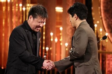 感極まった表情の佐藤二朗（代表撮影）