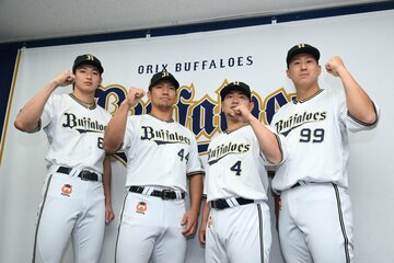 オールスターに選出された（左から）山崎颯、頓宮、森、杉本