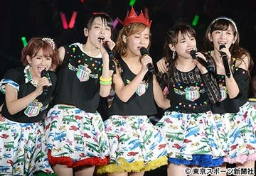 横浜アリーナでライブを行った「℃―ｕｔｅ（キュート）」の（左から）岡井千聖、矢島舞美、萩原舞、中島早貴、鈴木愛理