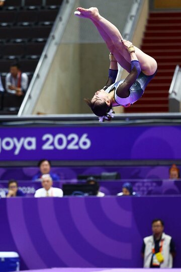 床運動でダイナミックな演技を見せた杉原愛子