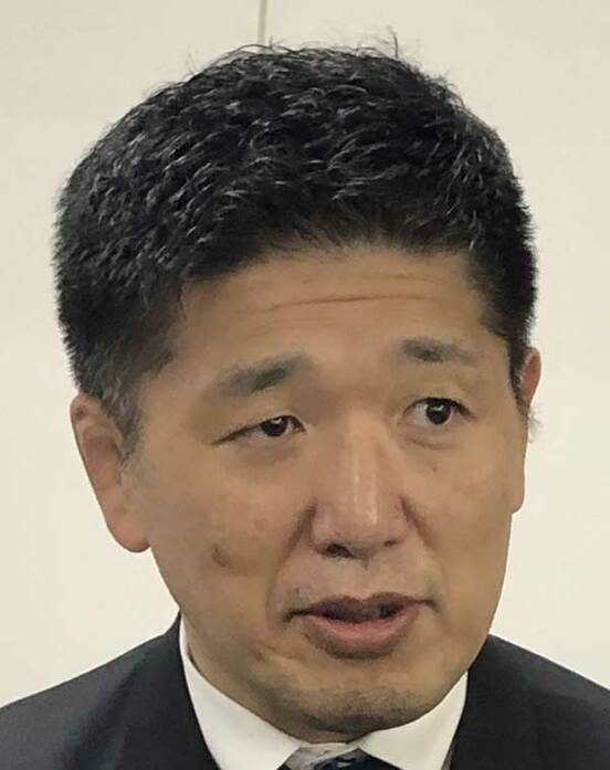 会見に臨んだ金野強化委員長