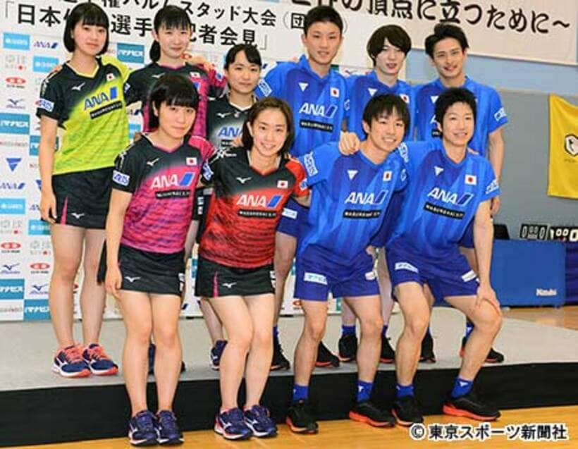  会見を行った卓球日本代表