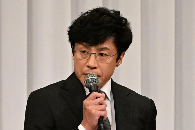 会見で新社長としての決意を述べた東山紀之