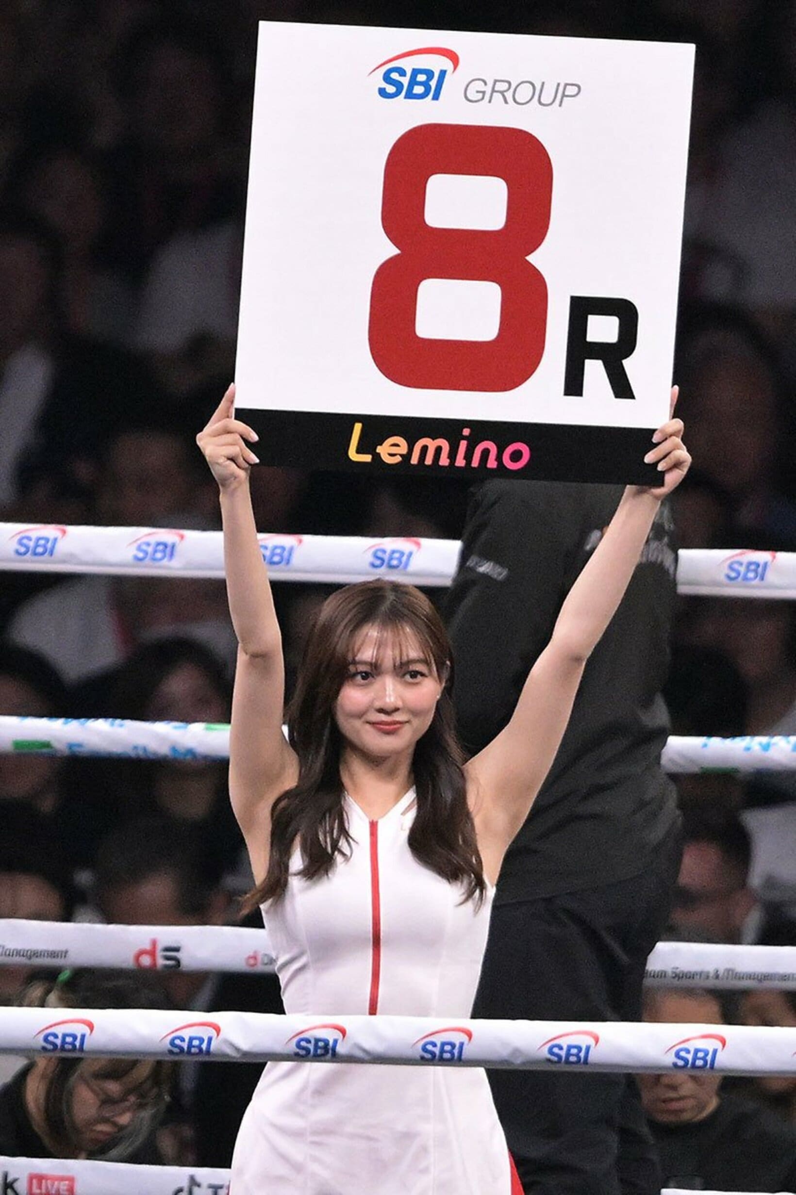 ラウンドガールを務めた細川愛倫