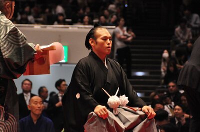 写真：【大相撲】元大関貴景勝が断髪式「まげを落として力士として決別