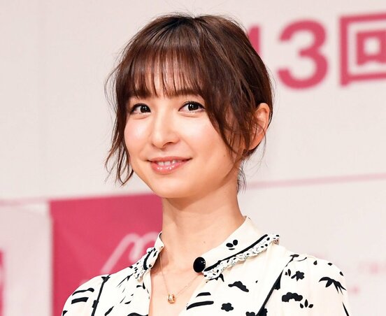  ベストマザー賞を受賞した篠田麻里子