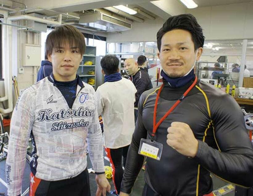  念願の初連係を果たす渡辺豪大（左）と遠藤勝弥
