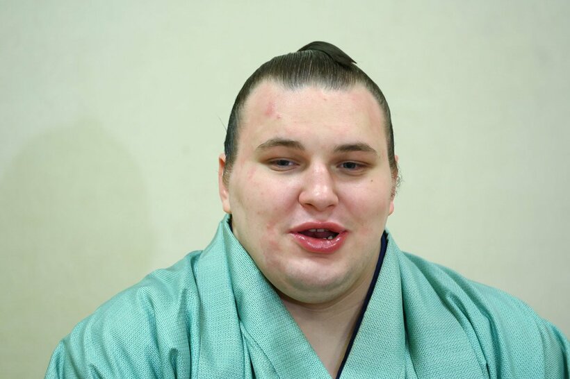 優勝一夜明け会見を行った安青錦