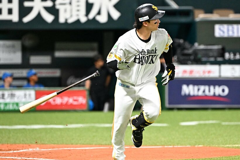 ３回、２４号ソロを放つソフトバンク・正木