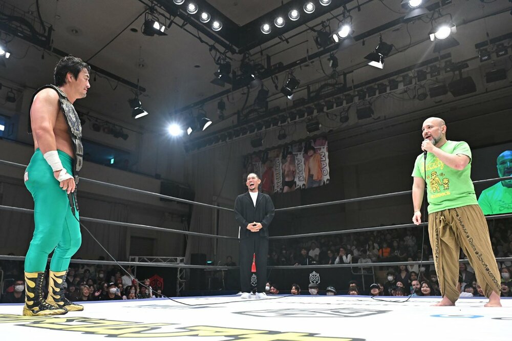 田口隆祐(左)に挑戦表明したアントーニオ本多
