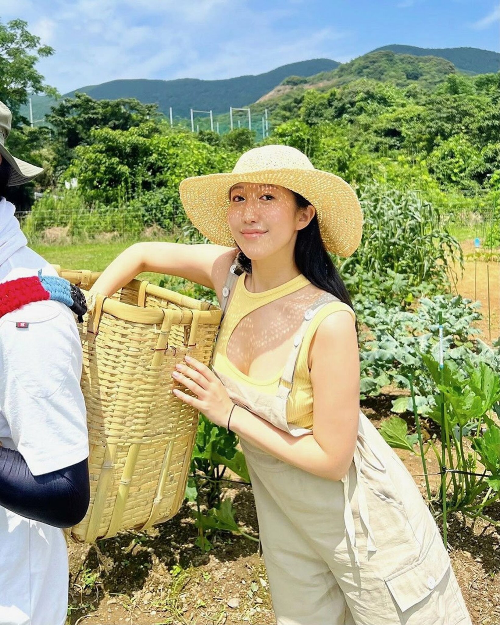 長崎・新上五島町で農作業にいそしむ井上茉倫